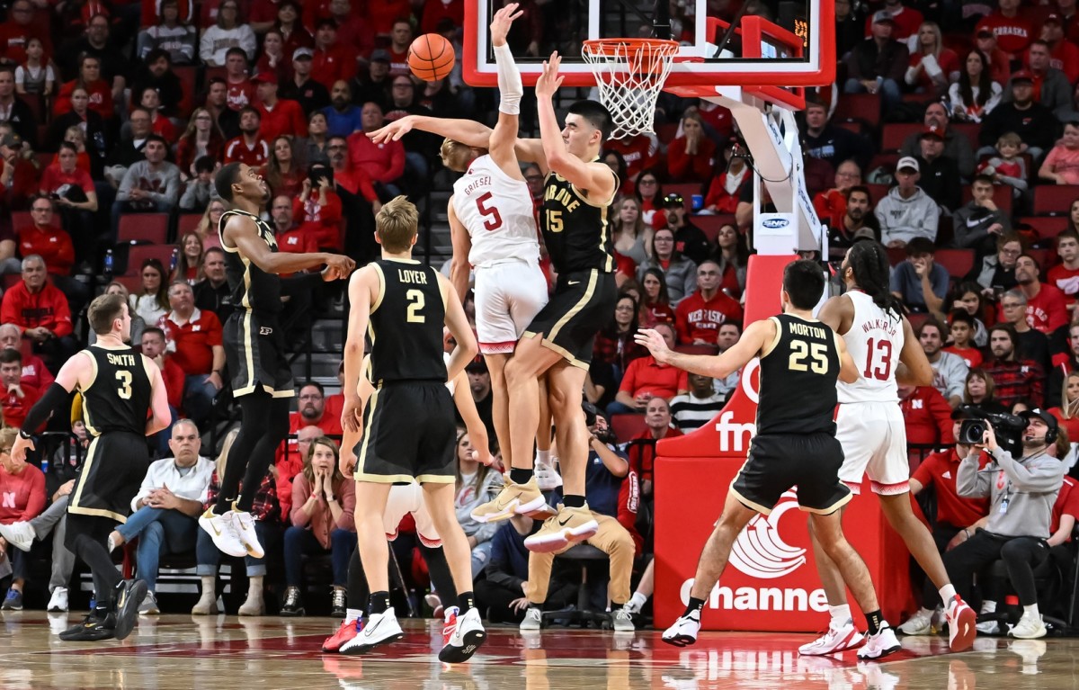 zach edey block vs nebraska
